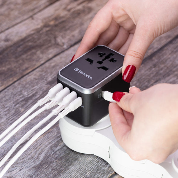 Adattatore da viaggio universale UTA-04 PD 61W QC con 3 USB-A e 2 USB-C Verbatim